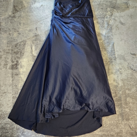 La Femme Off the Shoulder Ruched Satin Trumpet Gown Size 14 - Picture 4 of 9